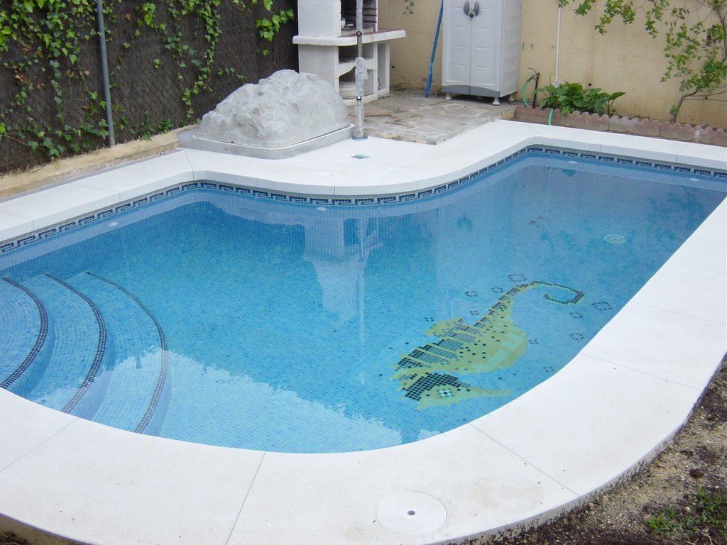 Servicio de construcción de piscinas en Málaga, La Axarquía y alrededores