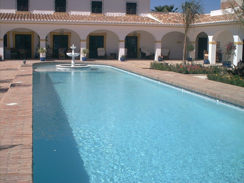 Reformas de piscinas de obra en Málaga, Torre del Mar y alrededores